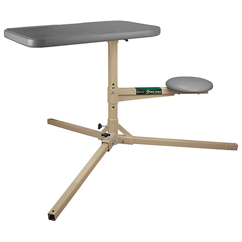 La Caldwell® Stable Table® es una mesa de tiro ajustable, robusta y portátil, ideal para cazar, con un diseño que permite disparar en cualquier ángulo.