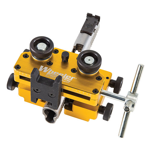 La herramienta Wheeler® Armorer’s Handgun Sight Tool es ideal para ajustar, instalar y quitar miras de pistola, fabricada con materiales de alta calidad para una larga durabilidad.