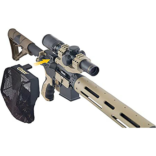 El Caldwell AR-15 Pic Rail Brass Catcher se monta fácilmente, captura hasta 100 cartuchos y evita que el brass caliente te caiga encima. ¡Ideal para tus sesiones de tiro!