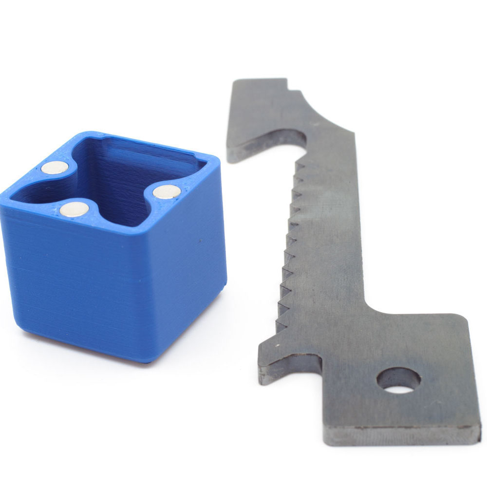 ¡No más primers perdidos! Con el ARMANOV Primer Magazine Tube Discharge System para Dillon Super 1050, vacía el tubo de alimentación fácilmente y recoge los primers.