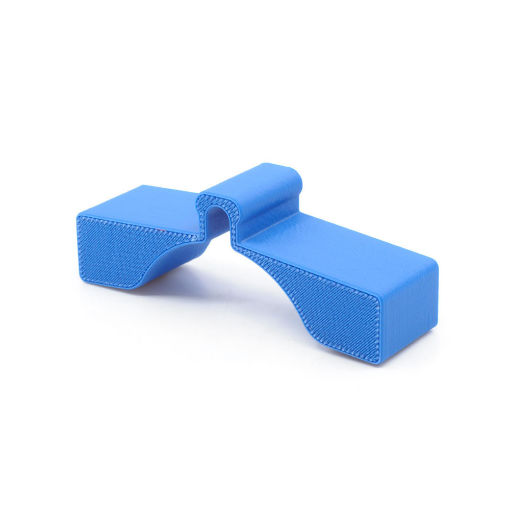 El Debris Catcher de ARMANOV para Casefeeder Dillon Super 1050 recoge polvo y suciedad de manera elegante, evitando desorden en tu estación de recarga.