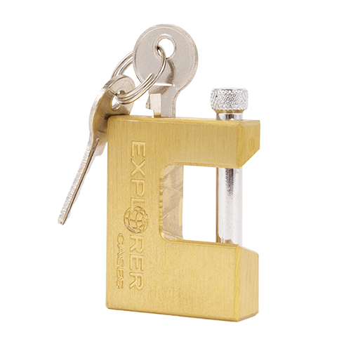 Asegura tu Explorer Case con este robusto candado de latón, que incluye un juego de llaves, ideal para proteger tu equipo durante el transporte.