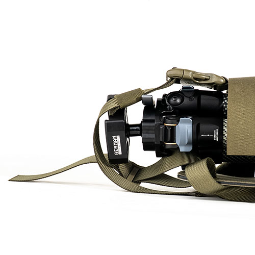 El GTS Tripod Field Rig es una mochila versátil que transporta tu trípode, se convierte en un tapete de tiro y se adapta a sistemas MOLLE, todo en uno.