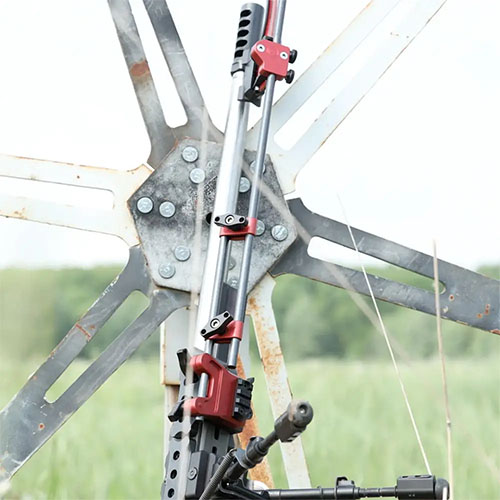 Optimiza tus disparos con el MagnetoSpeed V3 y el montaje Gray Ops, que elimina interferencias y te permite medir la velocidad sin afectar la precisión.