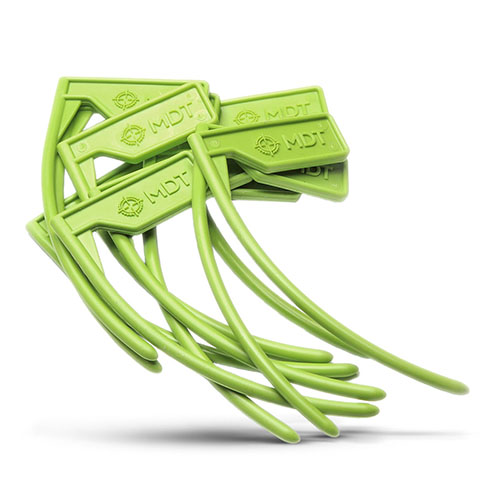 Las banderas de cámara MDT en color verde brillante son perfectas para identificar fácilmente un arma de fuego descargada y son compatibles con cámaras de 22LR y mayores.