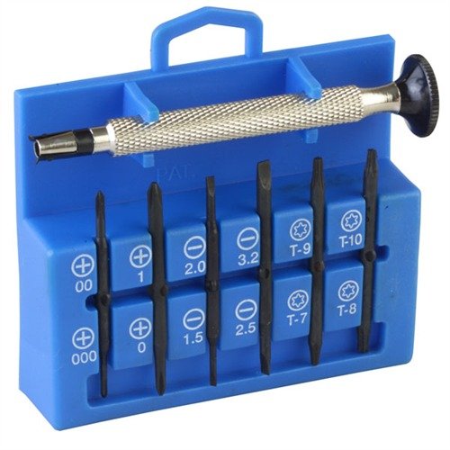 Este set de destornilladores 12-en-1 incluye puntas Phillips, ranuradas y TORX, perfectas para reparar armas, cámaras y otros dispositivos pequeños.
