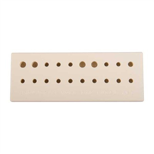 El juego de punzones de pasador de resorte de Brownells incluye 19 punzones de acero y un bloque de trabajo, ideal para instalar y retirar pasadores sin dañar tus armas.