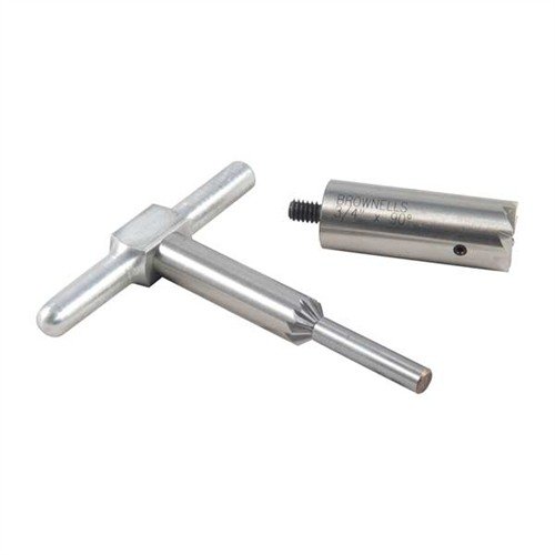 El set incluye cortadores para nivelar y chaflanear bocas de rifle y pistola, con un piloto de acero para mantener la alineación y adaptarse a múltiples calibres.