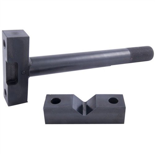 Con la UNIVERSAL RIFLE ACTION WRENCH de BROWNELLS, evita daños costosos en receptores, soporta y distribuye el torque de manera uniforme en la mayoría de rifles.