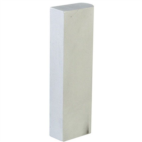 El 1911 Magazine Well Filler de Brownells evita daños costosos en el marco al rellenar el pozo del cargador, fabricado en aluminio 7075 con acabado mate.