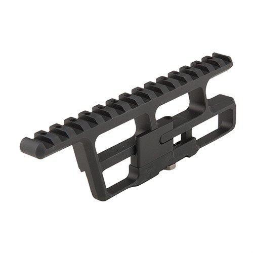 El sistema de montaje AK47/AKM de RS Regulate ofrece personalización, permite co-witness y no requiere quitar la óptica al desarmar el rifle. Hecho de aluminio 6061 T6.