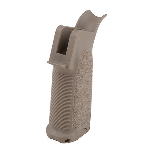 Mejora tu control del rifle con el AR-15 MOD-3 GUNFIGHTER GRIP, ergonómico, resistente al impacto y con compartimento para almacenar pequeños objetos.