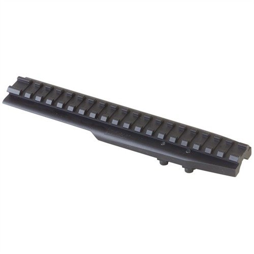 Mejora la precisión de tu M1 Carbine con el M6-B Forward Optic Mount, un soporte robusto que permite montar miras y accesorios sin interferir con la eyección.