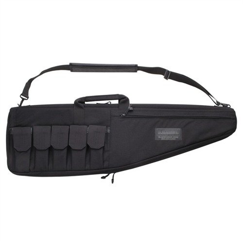 Protege tu rifle y ópticas con el TACTICAL RIFLE CASE de BLACKHAWK, hecho de nylon 1000 denier, con acolchado adicional y múltiples compartimentos.