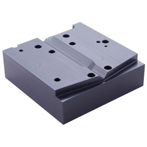 El 1911 Armorer's Block de 10-8 Performance te permite realizar mantenimiento rápido y seguro de tu pistola, protegiendo su acabado y tus manos.