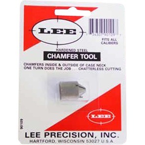 El LEE Chamfer Tool facilita el desbarbado y el chamfer de cuellos de cartuchos, además de eliminar el crimp de los bolsillos de los primers. Hecho de acero endurecido.