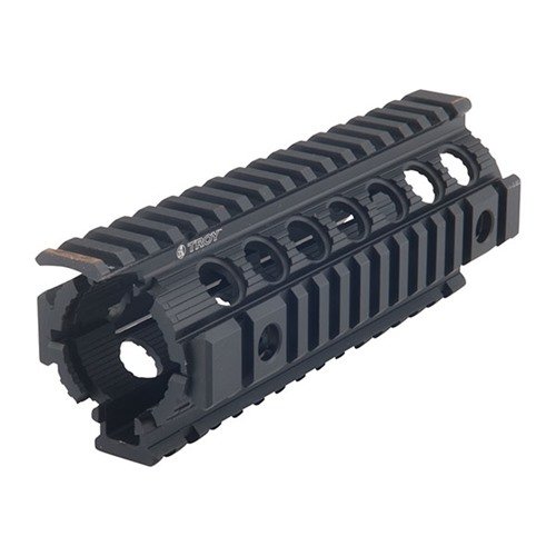 El rail mejorado de Troy es fácil de instalar, sin necesidad de armero, y ofrece rieles Picatinny y sockets para Q.D. Swivels, ideal para tu M4/M16.