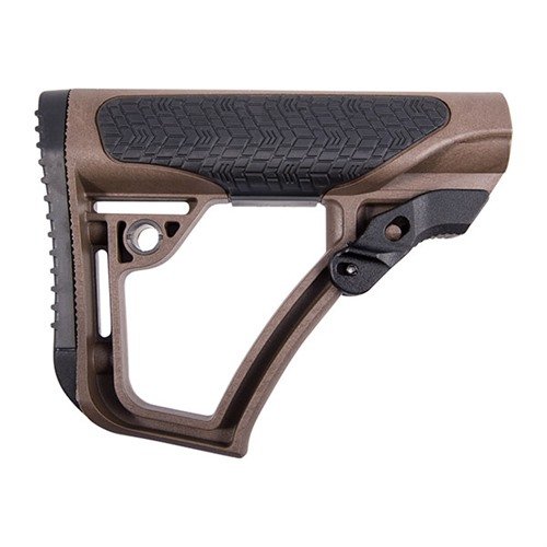 La culata ajustable Daniel Defense ofrece un mejor apoyo para la mejilla, sockets QD para sling y es compatible con tubos de buffer Mil-Spec. Disponible en negro o marrón.