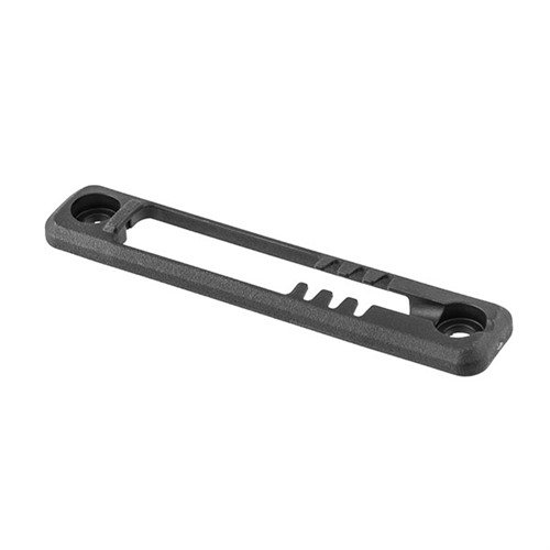 La M-LOK Tape Switch Mounting Plate de MAGPUL ofrece un montaje seguro para pads de presión Surefire ST, con diseño bajo perfil y construcción resistente.