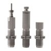 El set de 4 dies Hornady Series V incluye un die de tamaño completo, expander, seater y crimp, garantizando precisión y facilidad de uso en tus recargas.