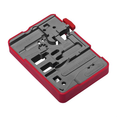 El AR15 MASTER BENCH BLOCK de REAL AVID te ofrece estabilidad, sujeción para 5 componentes y un imán para retener pines o resortes sueltos durante tu ensamblaje.