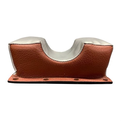 La bolsa frontal COMMON RADIUS de Edgewood con material slick ofrece una superficie ultra suave y duradera, ideal para seguir el objetivo sin necesidad de talco.