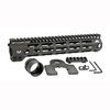 El AR-15 G4 Handguard M-LOK de Midwest Industries es ligero, duradero, ofrece múltiples opciones de montaje y está respaldado por una garantía de por vida.