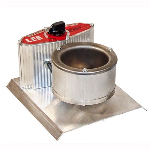 El PRECISION MELTER de LEE PRECISION es un fundidor de alta velocidad con control de temperatura infinito, capaz de derretir 4 libras de metal en menos de 15 minutos.