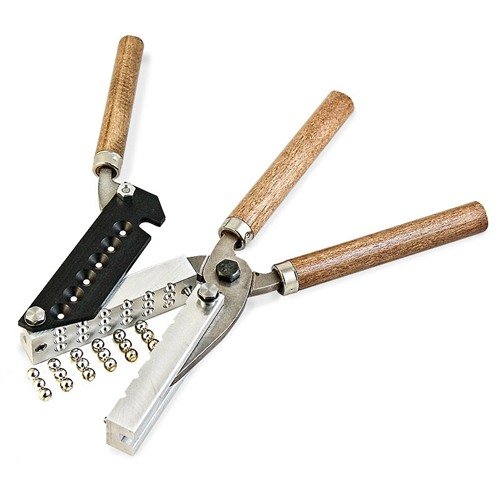 El molde de buckshot Lee de 18 cavidades te permite crear 2000 perdigones por hora, ideal para tus necesidades de caza y tiro. ¡Rinde al máximo!