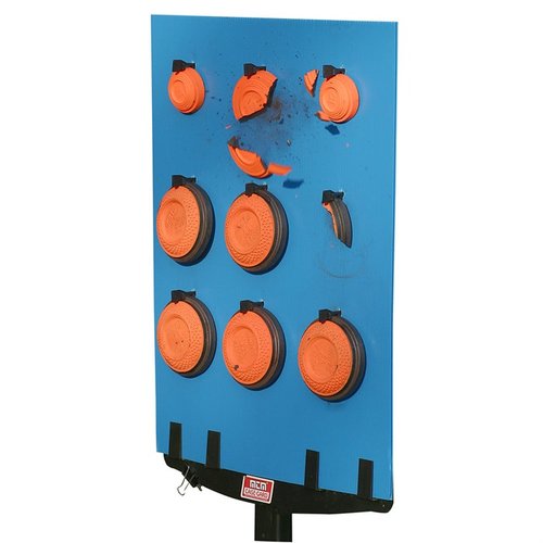 La MTM Bird Board con 18 clips para cargar fácilmente los clay targets es perfecta para tus sesiones de tiro, midiendo 17.5x23in, ¡disfruta de la precisión!