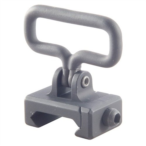 El SLING THING Rail Mount de GG&G es un adaptador de aluminio que permite un punto de anclaje seguro para tu sling, facilitando el transporte y la transición al disparo.