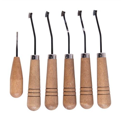 Con el CAMP PERRY CHECKERING SET de GUNLINE, podrás realizar trabajos de checkering de cualquier complejidad en madera, con herramientas duraderas y precisas.