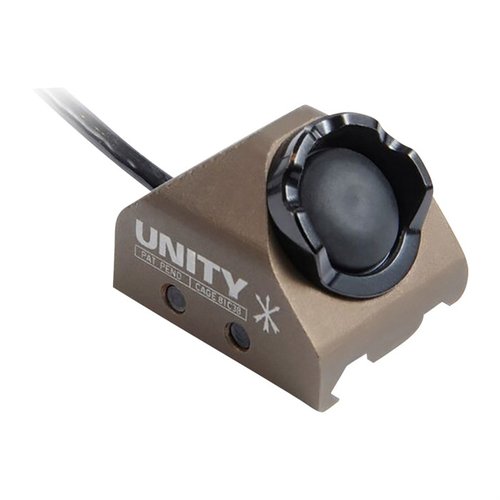 El Hot Button de Unity Tactical mejora la ergonomía de activación con un botón en ángulo de 45 grados, asegurando un montaje seguro en rieles Picatinny o M-LOK.
