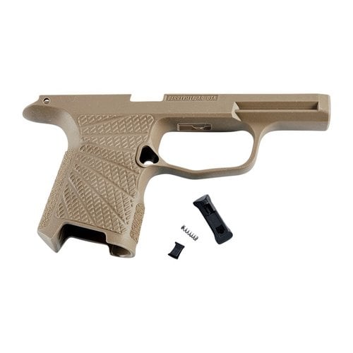 Mejora tu SIG-SAUER P365/P365 XL con el grip module de Wilson Combat, que ofrece un agarre ergonómico, mejor control de retroceso y compatibilidad con luces tácticas.
