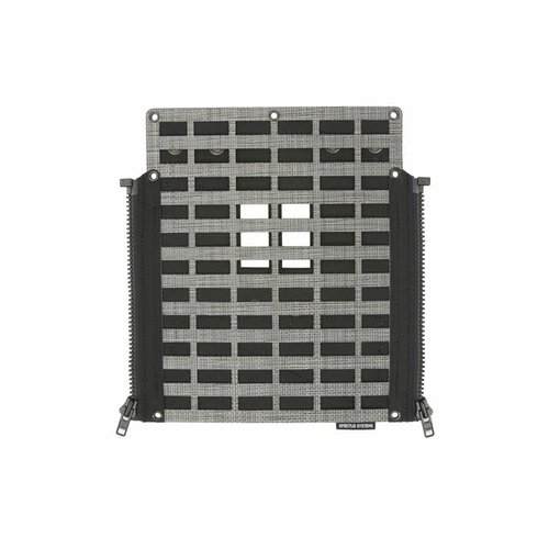 El MOLLE Back Panel Lite de SPIRITUS SYSTEMS te permite cambiar rápidamente configuraciones de carga trasera, ¡ideal para cualquier misión! Sin herramientas y en menos de un minuto.