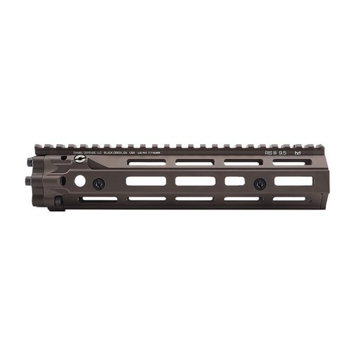 El sistema RIS III de Daniel Defense ofrece un diseño de cañón flotante, construcción en aluminio de grado aeronáutico y 7 puntos de sujeción M-LOK para accesorios.