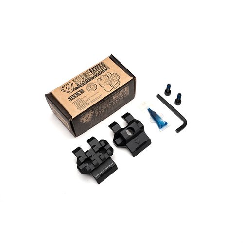 El Clamp de cañón para escopeta de 12-Gauge de Strike Industries añade rigidez, cuenta con riel Picatinny y socket QD para accesorios y punto de sling.