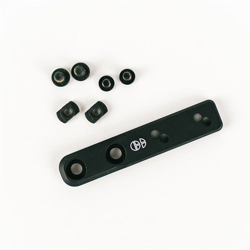 Los soportes de luz Torrent de Cloud Defensive son versátiles, duraderos y compatibles con diversas luces, ideales para cualquier plataforma de armas.