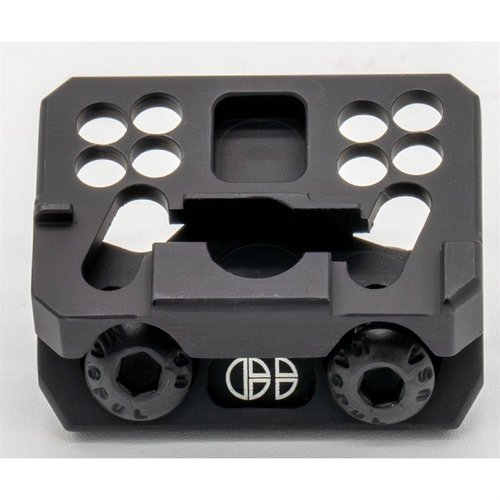 Los soportes de luz Torrent M-LOK son versátiles, duraderos y compatibles con varias linternas, optimizando la activación y la manipulación del arma.