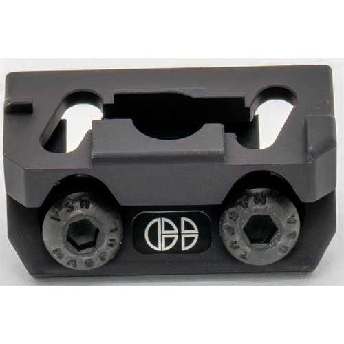 El soporte de luz Torrent Africa M-LOK es versátil, robusto y se adapta a diversas plataformas, optimizando la activación ergonómica y la manipulación del arma.