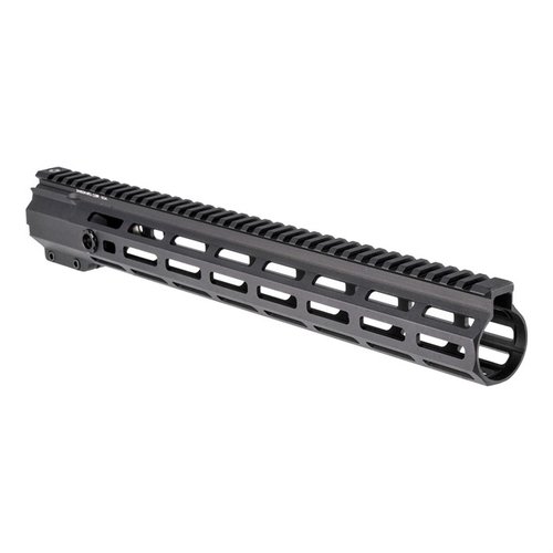 Descubre el SXT Handguard de 15" M-LOK, fácil de instalar, con diseño libre flotante, borde chafado y punto de sling QD ambidiestro. ¡No te defraudará!