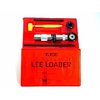 El Lee Loader es un sistema completo de recarga que incluye todo lo necesario: Sizing Die, Decapping Chamber, Bullet Seater, y más. ¡Recarga fácil y efectiva!