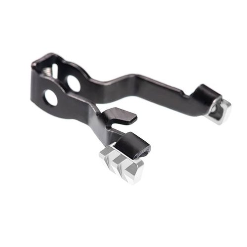 Mejora tu Glock Gen 5 con el Extended Slide Release de TYRANT CNC, fabricado en aluminio, con mayor superficie y textura para un manejo seguro y fácil.