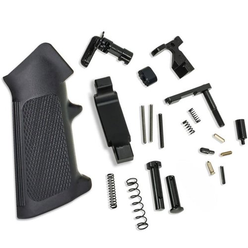Este kit de piezas para AR-15 es 100% americano y cumple con las dimensiones mil-spec, ideal para ensamblar tu receptor inferior con los componentes que elijas.