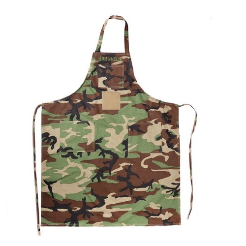 Protege tu ropa con el Long Canvas Apron de Brownells: resistente, con costuras dobles, 4 bolsillos y ajuste fácil para máxima comodidad en el taller.