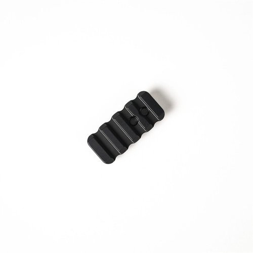 El MATCH SCOPE RING PICATINNY ACCESSORY RAIL de AREA 419 es perfecto para añadir accesorios a tus anillas de mira, fabricado en aluminio 7075 y fácil de montar.