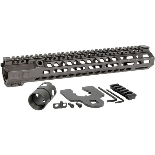 El Combat Rail HD M-LOK para AR-15 ofrece máxima rigidez, estabilidad con su Barrel nut de 4140, y un diseño que minimiza el desplazamiento del impacto.