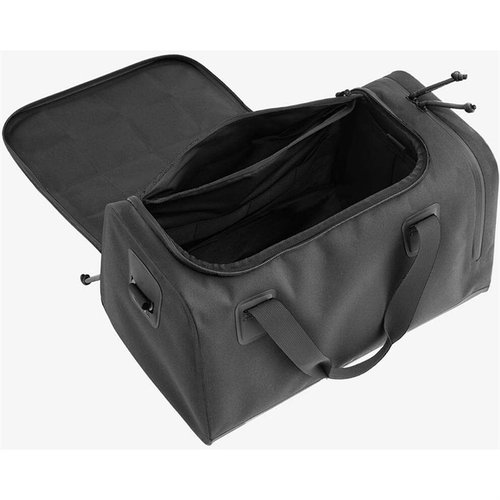 La DAKA Range Bag 20L es resistente al clima, con múltiples compartimentos y bolsillos para mantener tu equipo organizado y protegido en cada visita al campo de tiro.