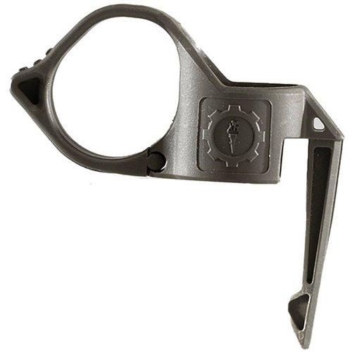 El SwitchBack 2.0 ofrece un anillo multifuncional y clip robusto para tu linterna táctica, mejorando el agarre y la ergonomía al disparar o buscar.