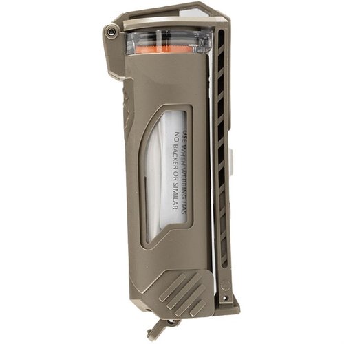 Protege y accede fácilmente a tu batería 21700 con el CellVault-21, resistente al agua, con un diseño delgado y fácil instalación en MOLLE.